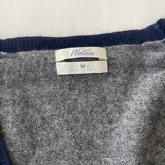 Wallace Cashmere and Lamb Wool Blend V Neck Sweater Women's SIZE Medium - Picture 6 of 6